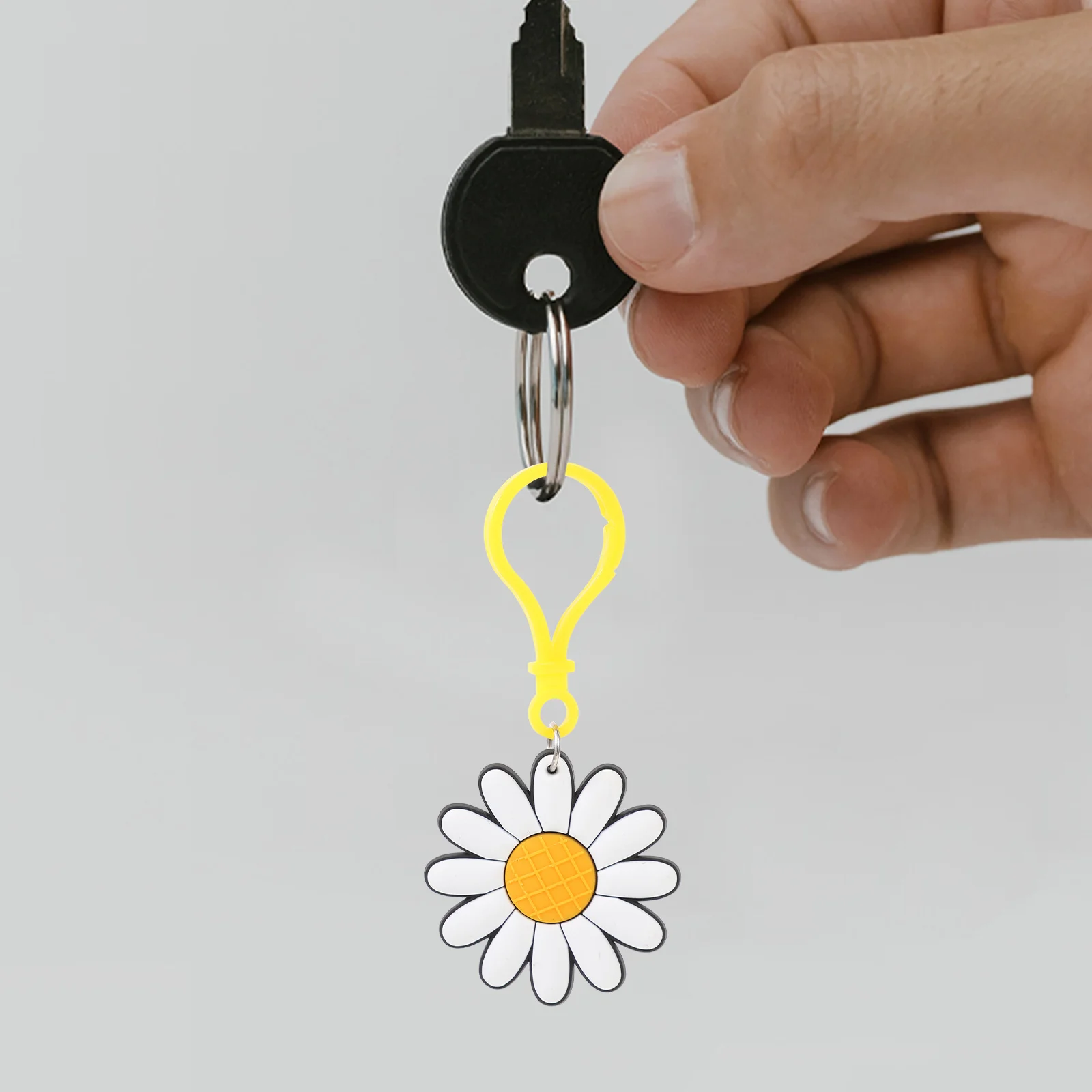 

24pcs Daisy Keychains Flower Keychain For Women Bag Pendant Backpack Purse Charm Decor Party Favors Aesthetic Keychain