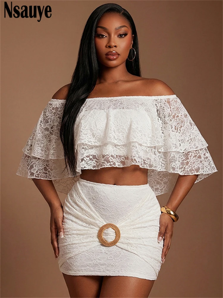 

Комплект из двух предметов: элегантная кружевная блузка с открытыми плечами и мини-юбка с низкой талией для вечеринок и клубов, лето 2026