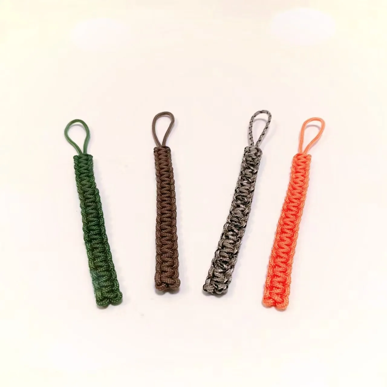 Hand-woven knife handle, woven rope, pendant, bag chain, lanyard, key chain.