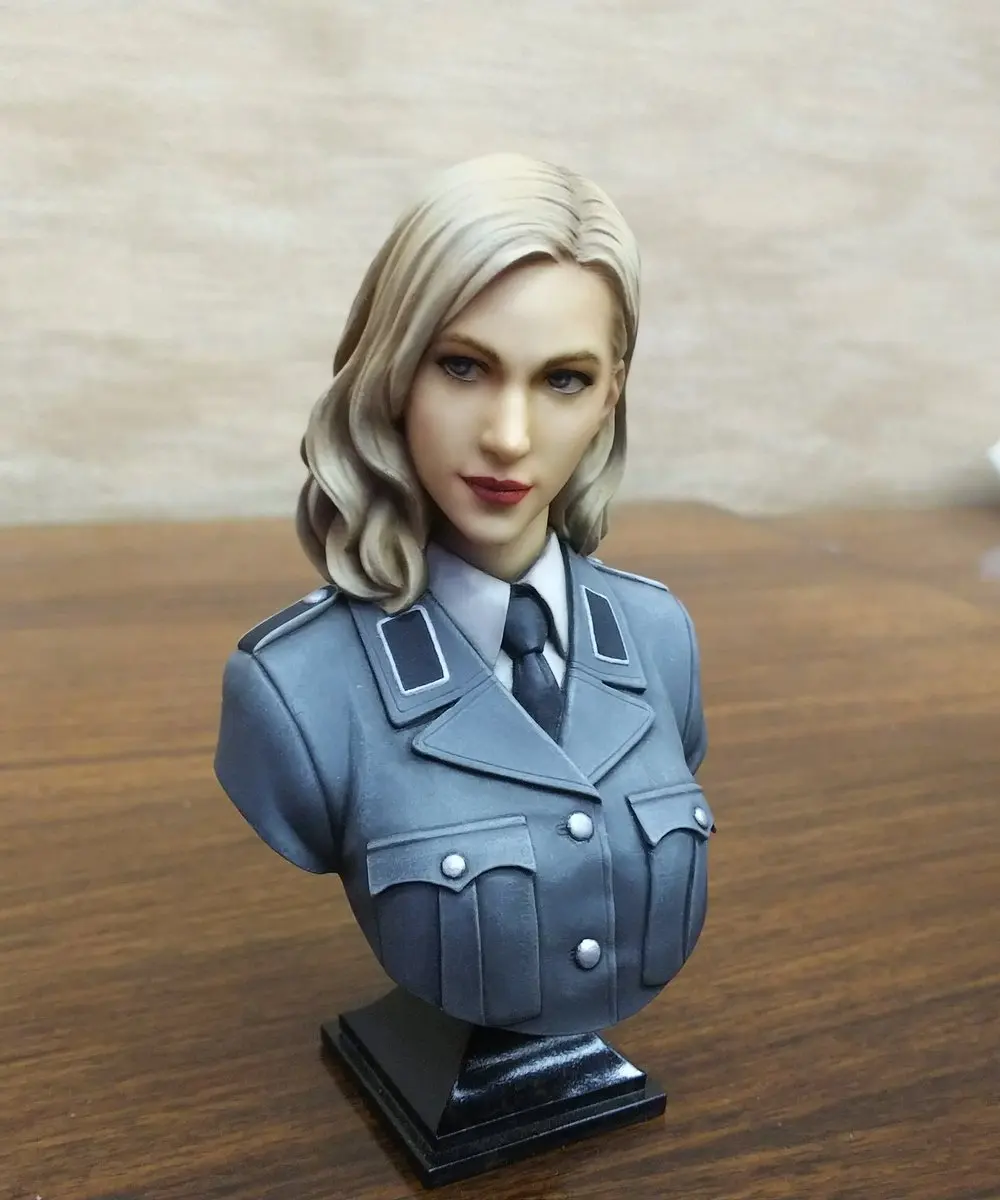 1:10 Scale Die-cast Resin Figure Model Assembly Kit Resin Bust Resin Female Officer Model Toy Statue