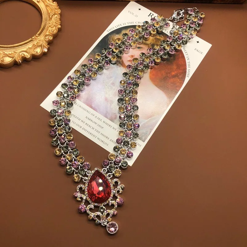 

Luxury Heavy Industry Women's Jewelry Necklace Fashion Exquisite Versatile Design Sense Retro Jewelry Full of Diamonds