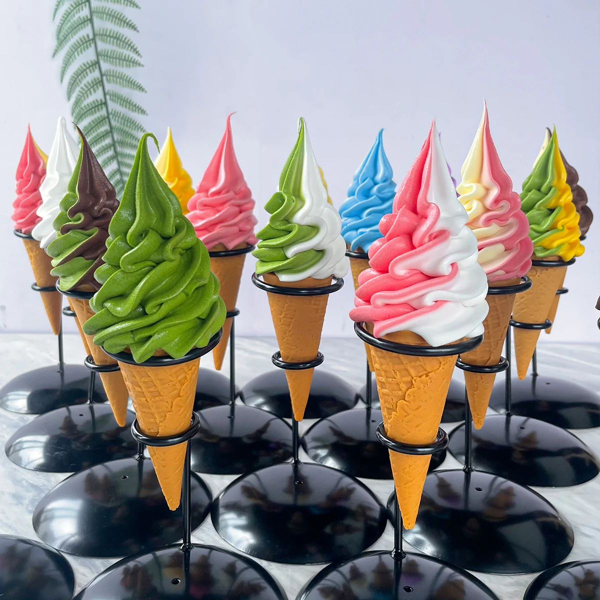 Helado crujiente simulado, comida falsa realista, modelo de postre, cono de helado, accesorios de fotografía, decoraciones de Pascua 2025