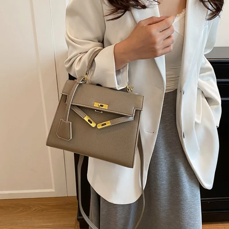 

Elegant Crossbody Bag For Adults Vintage Embroidery Motifs Adjustable Strap Stylish For Brunch Dates And Business Dinners