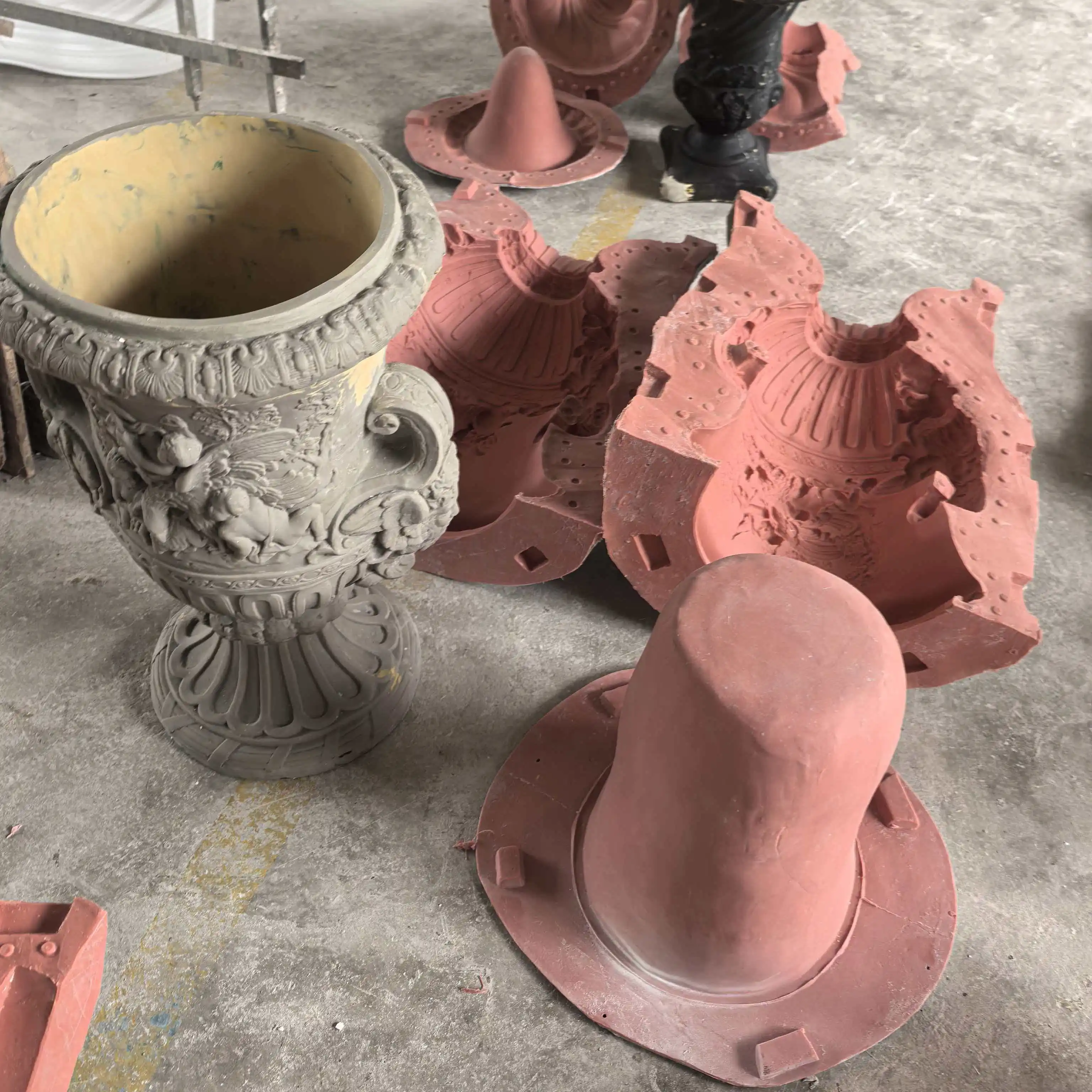 Roman Column Flower Pot Vintage European Style Tall Planter for Outdoor Garden Patio Balcony Courtyard Ornament Photo Prop Mould