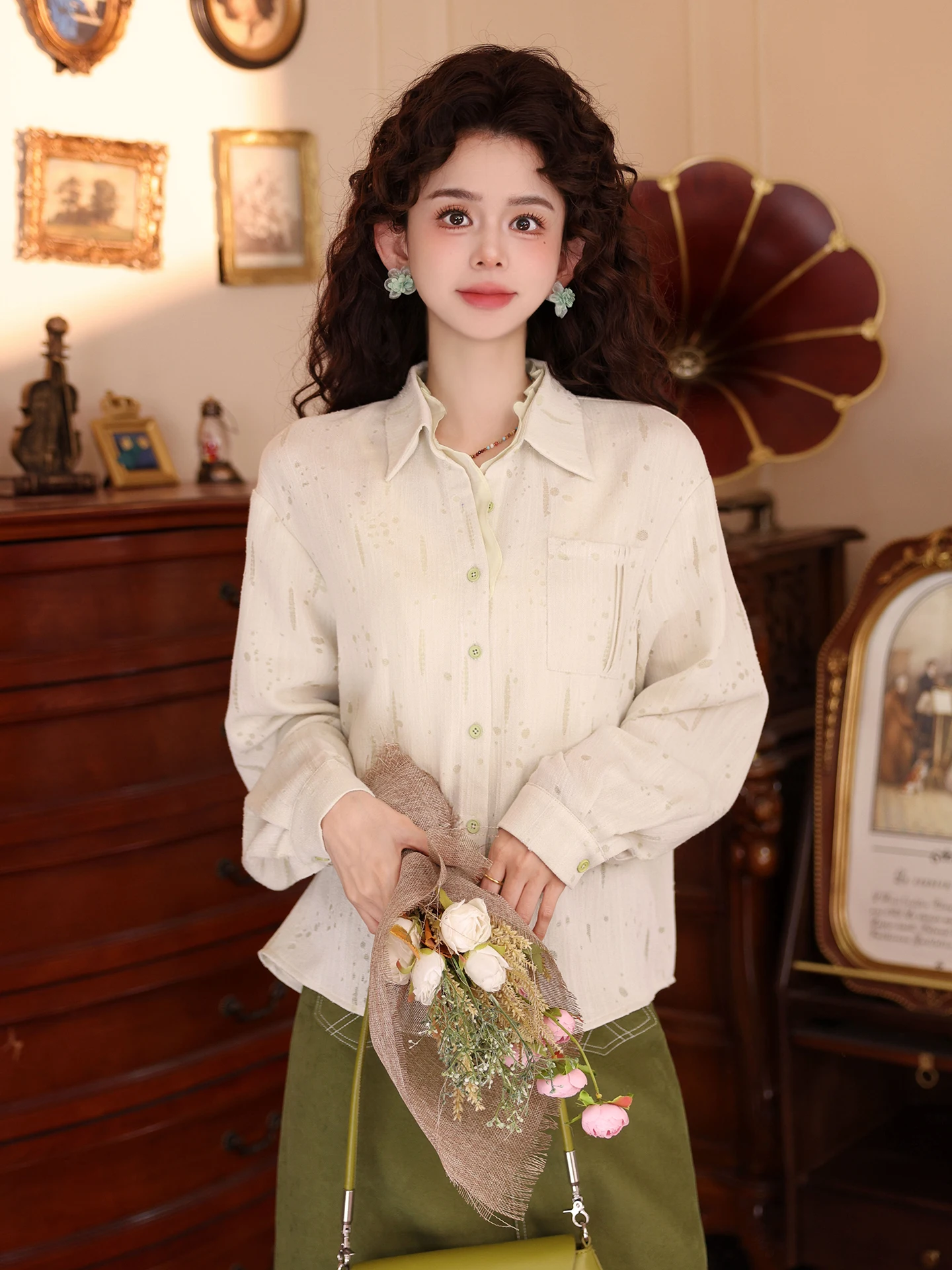 

Женская свободная блузка Chen Jiajie Initial Bud Design: уникальный красивый топ для ранней весны из смесовой ткани (полиэстер, вискоза, шерсть)