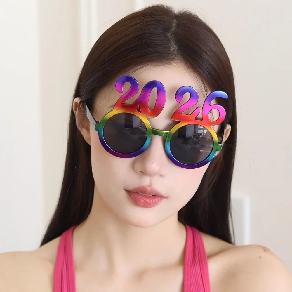 

Shiny 2026 Happy New Year Glasses Sweet Creative Christmas Glasses Cute Colorful New Year Decorative Sunglasses Photo Prop
