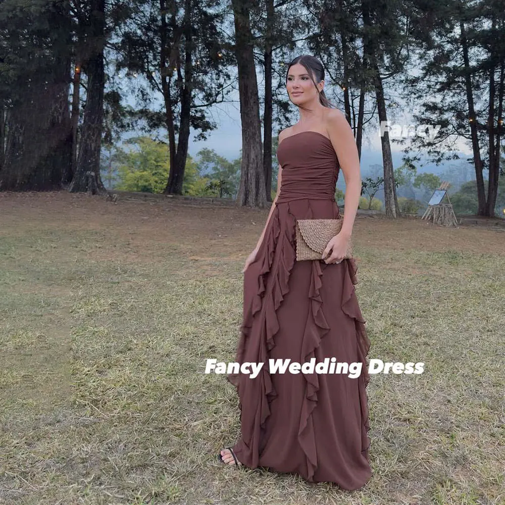 Elegancka, wytworna brązowa suknia wieczorowa bez ramiączek, fason A, inspirowana stylem Arabii Saudyjskiej, damska suknia balowa, plisy na plecach, gorset, możliwość personalizacji.