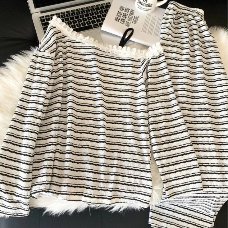 طقم ملابس نوم نسائية مخططة مكشوفة الأكتاف لعام 2025 - بلوزة وسراويل بأكمام طويلة مزخرفة بالدانتيل، ملابس نوم كاجوال حلوة لربيع الخريف #1