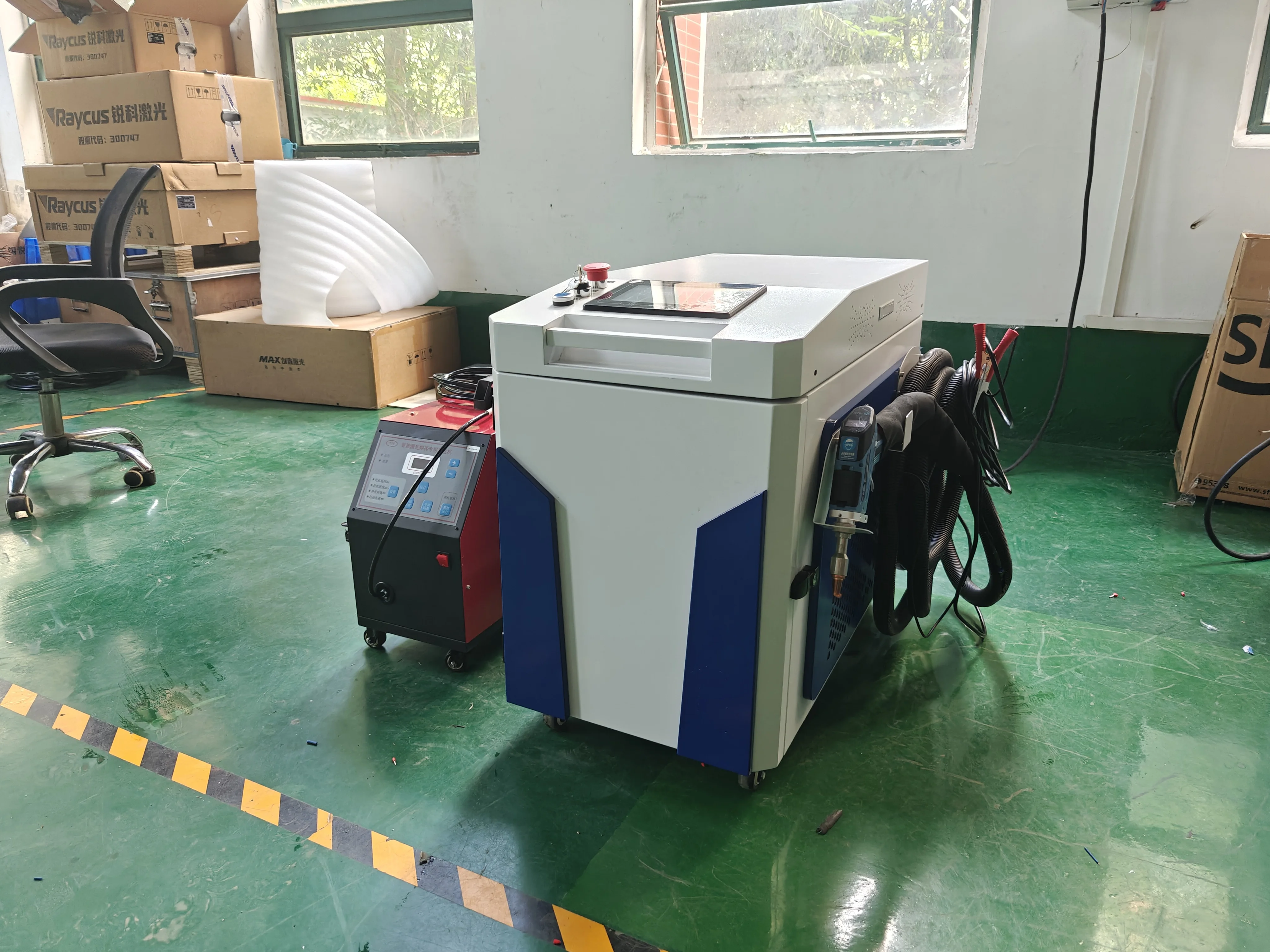 Handheld Fiber Laser Welding Machine CNC Metal Welder Raycus Laser Source for Precision Welding