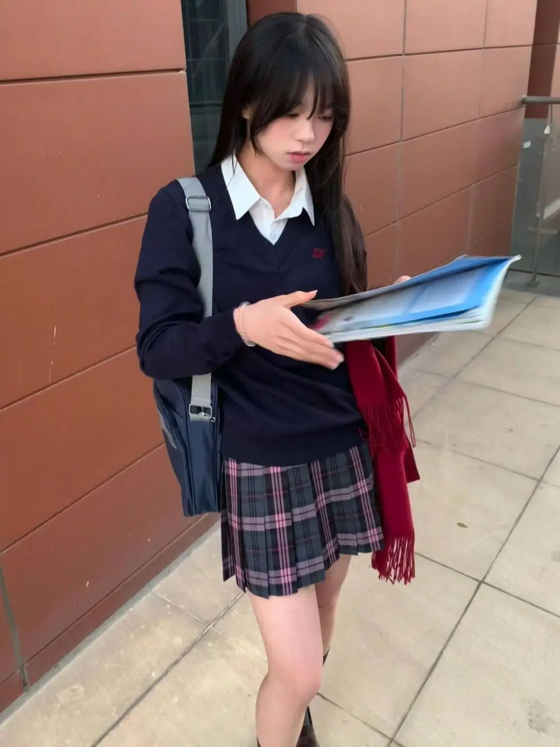 طقم سترة JK أصلية متوسطة الطول بياقة على شكل V وأكمام طويلة محبوكة للخريف والشتاء، أزياء نسائية