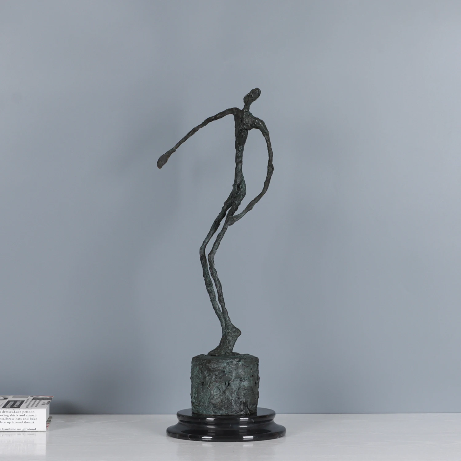 Bronze Giacometti Art Falling Man Statue Famous Abstract Sculpture Replica Handicrafts for Home Decoration Festival Gift