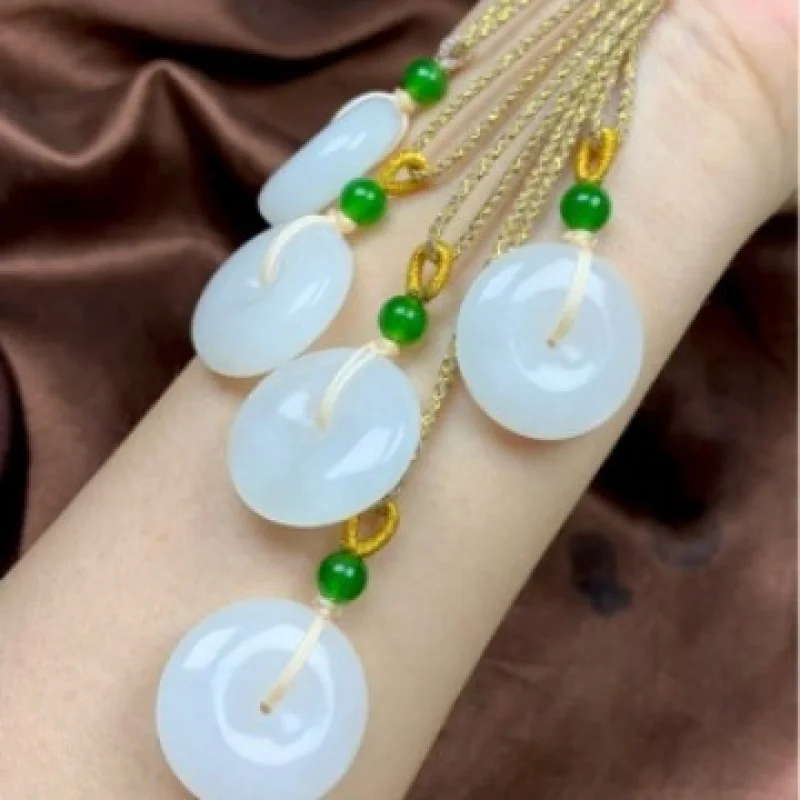 

Кулон из белого нефрита Хэтянь, украшение на тему мира, модный и универсальный.