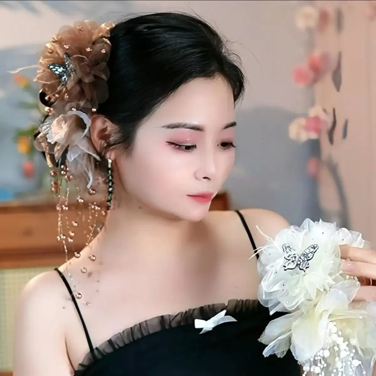 Women Fench Style Fashion Temperament Flower Beads Butterfly Tassel  Fluffy Hair Clip Female Party Hair Claw Accessories - Image 4