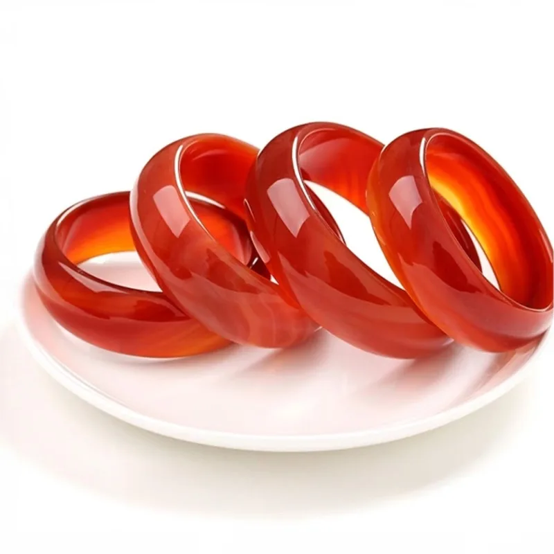 

The New Ice-permeable Agate Jade Bracelet Has An Elegant National Style