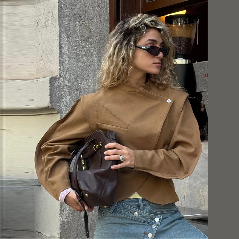 Damenjacken mit Stehkragen, seitlicher Knopfleiste, Gürtel zur Taillenbetonung, kurze Mäntel, Herbstmode für Damen, unregelmäßiger Saum, plissiert, neue Oberbekleidung – Detail 12