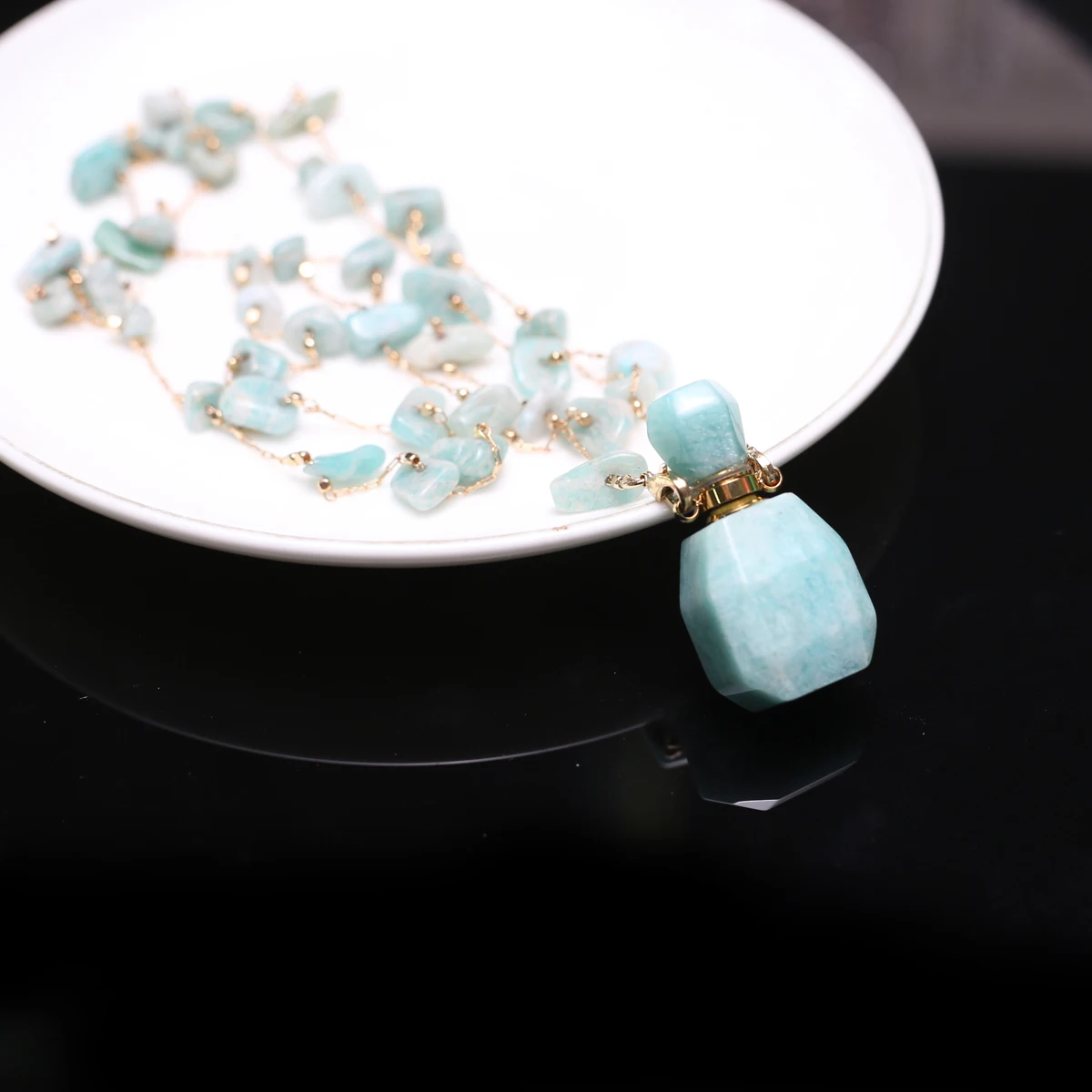 Natural Stone Perfume Bottle Pendant Ornament Amazonite Pendant Essential Oil Diffuser Healing for Jewerky Home Decorations Gift