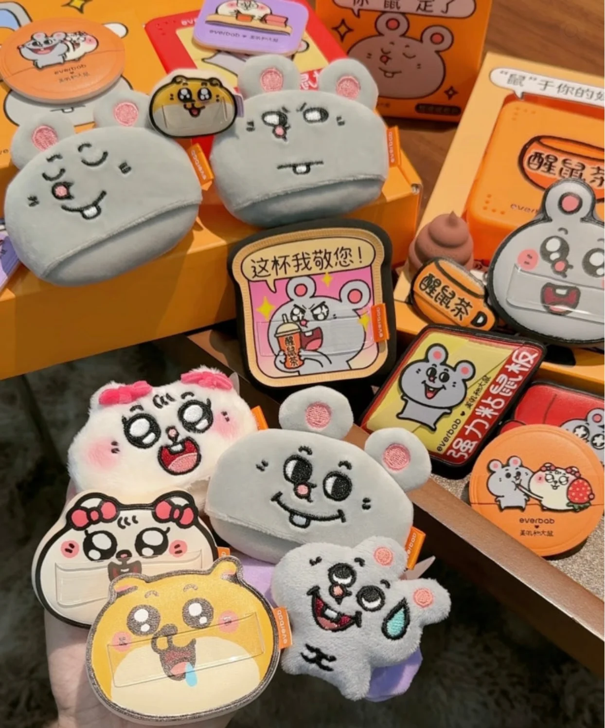 Puszysty pędzelek do makijażu Everbab Mouse Play Rubycell, gąbka typu marshmallow, uroczy, do stosowania na sucho i na mokro, do pudru / podkładu, narzędzia do makijażu.