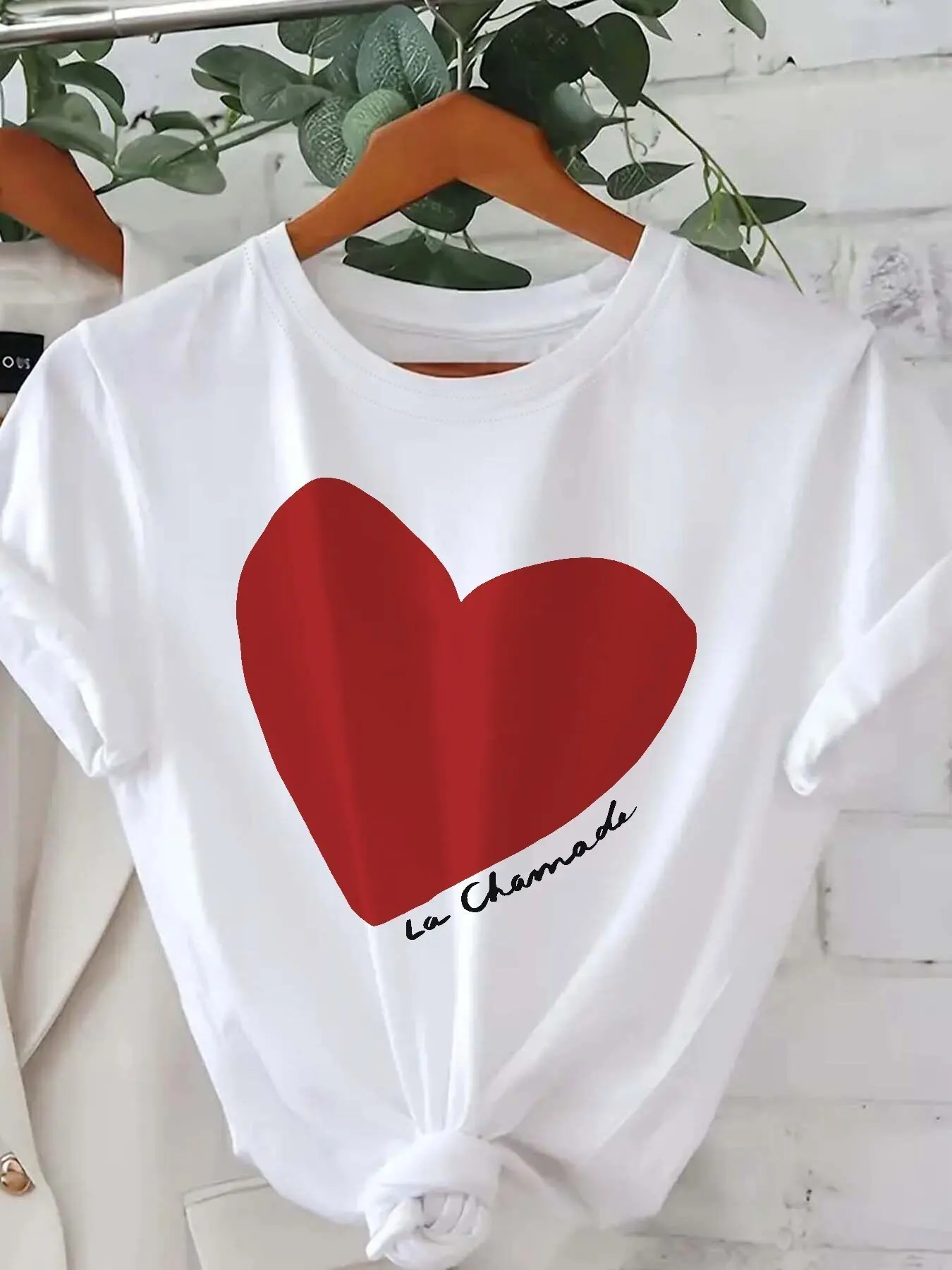 Casual Sleeve Crew Neck T-Shirt White with Red Heart Graphic and 