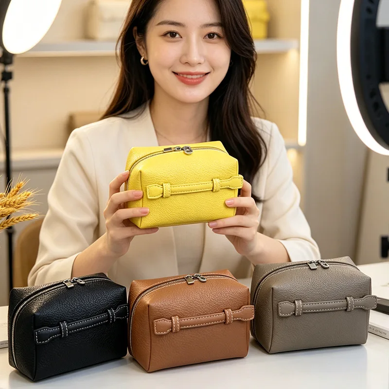 Simple and high-end practical first-layer cowhide travel portable leather large-capacity washing, cosmetic bag, storage bag