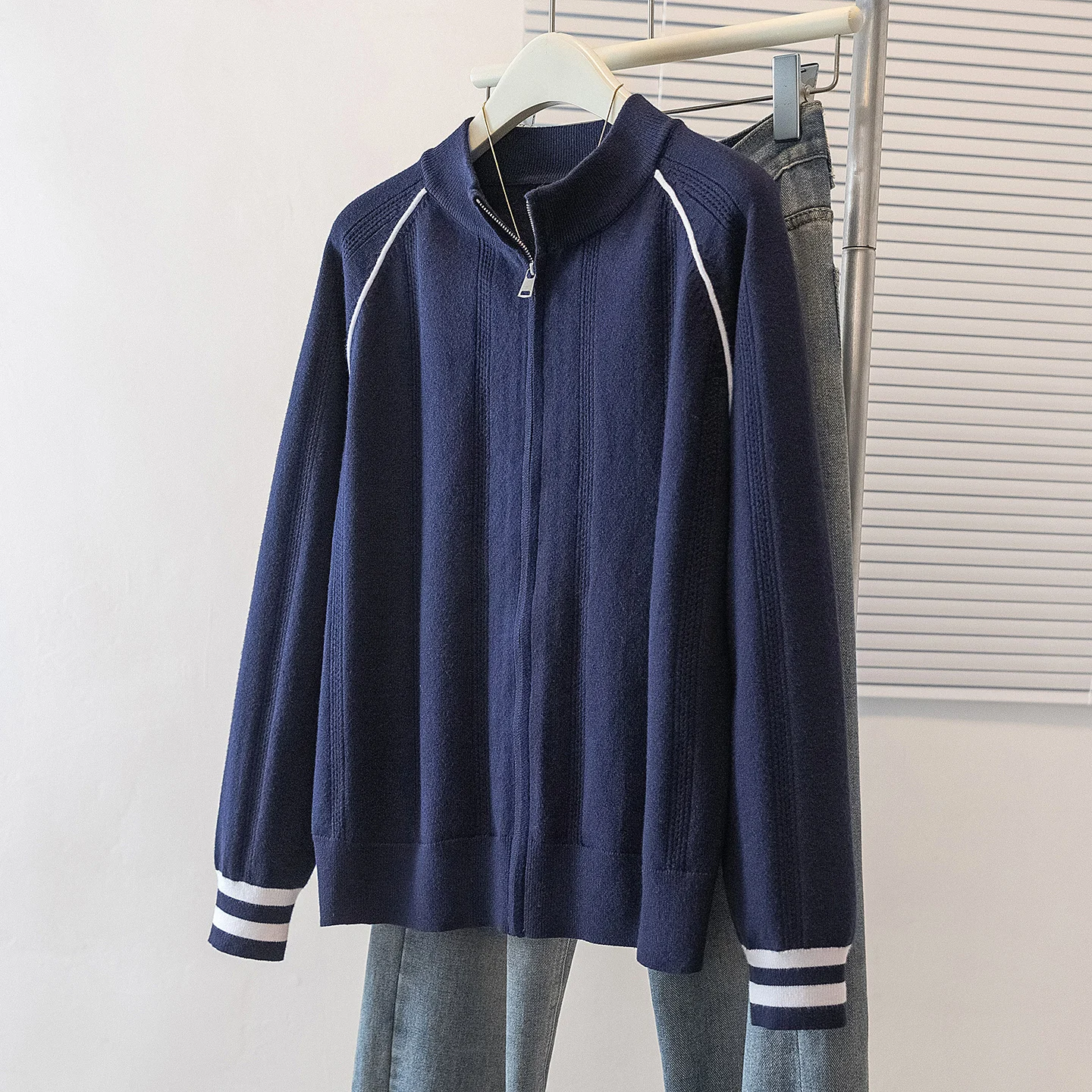 

Корейский полосатый вязаный кардиган, женский свитер, зима 2025 года, топы с длинными рукавами и круглым вырезом, трикотаж, стильные шикарные модные женские джемперы