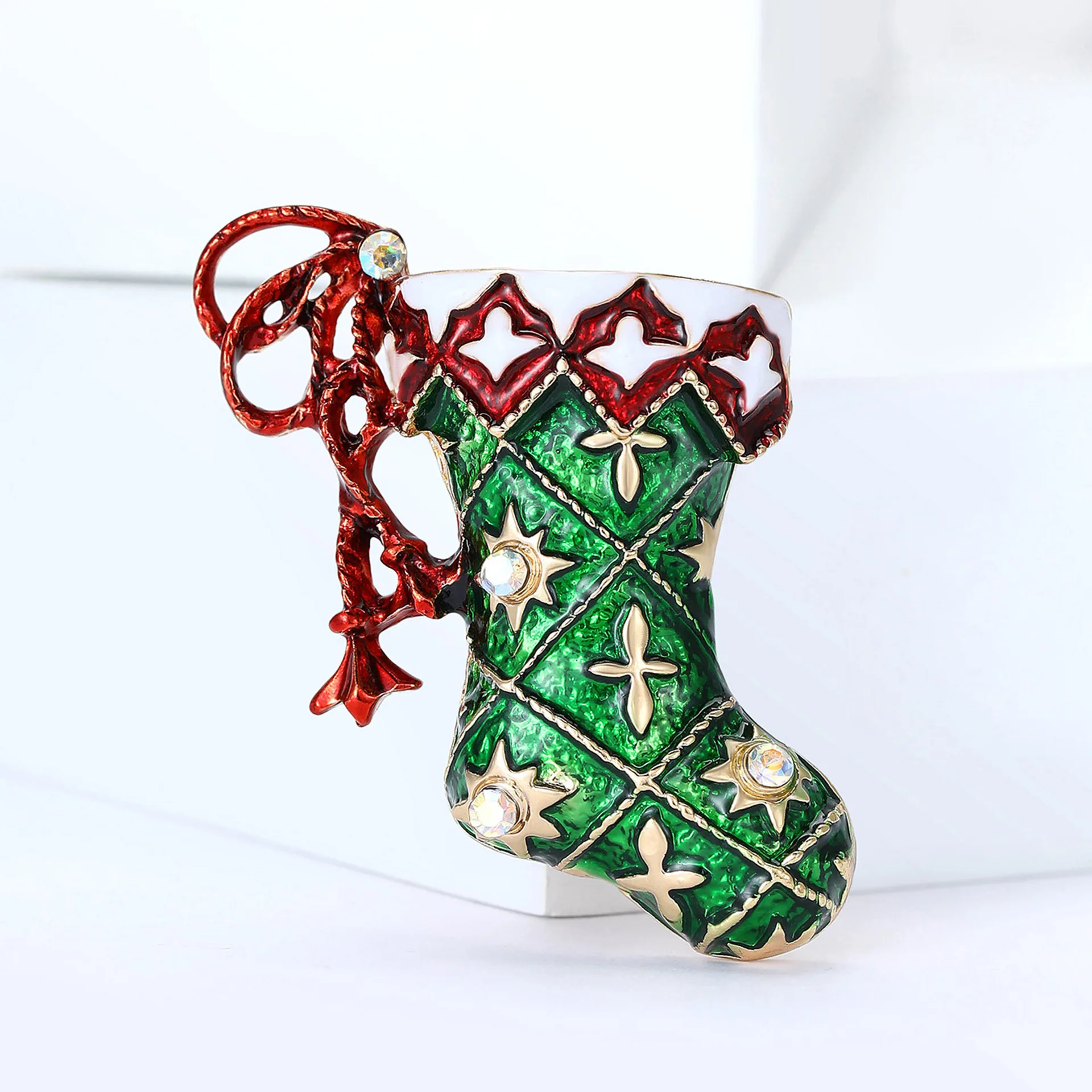 1PC Christmas Stocking Brooch Green Plaid Enamel Star Rhinestone Red Tassel Lapel Pin Xmas Holiday Decoration Craft Gift