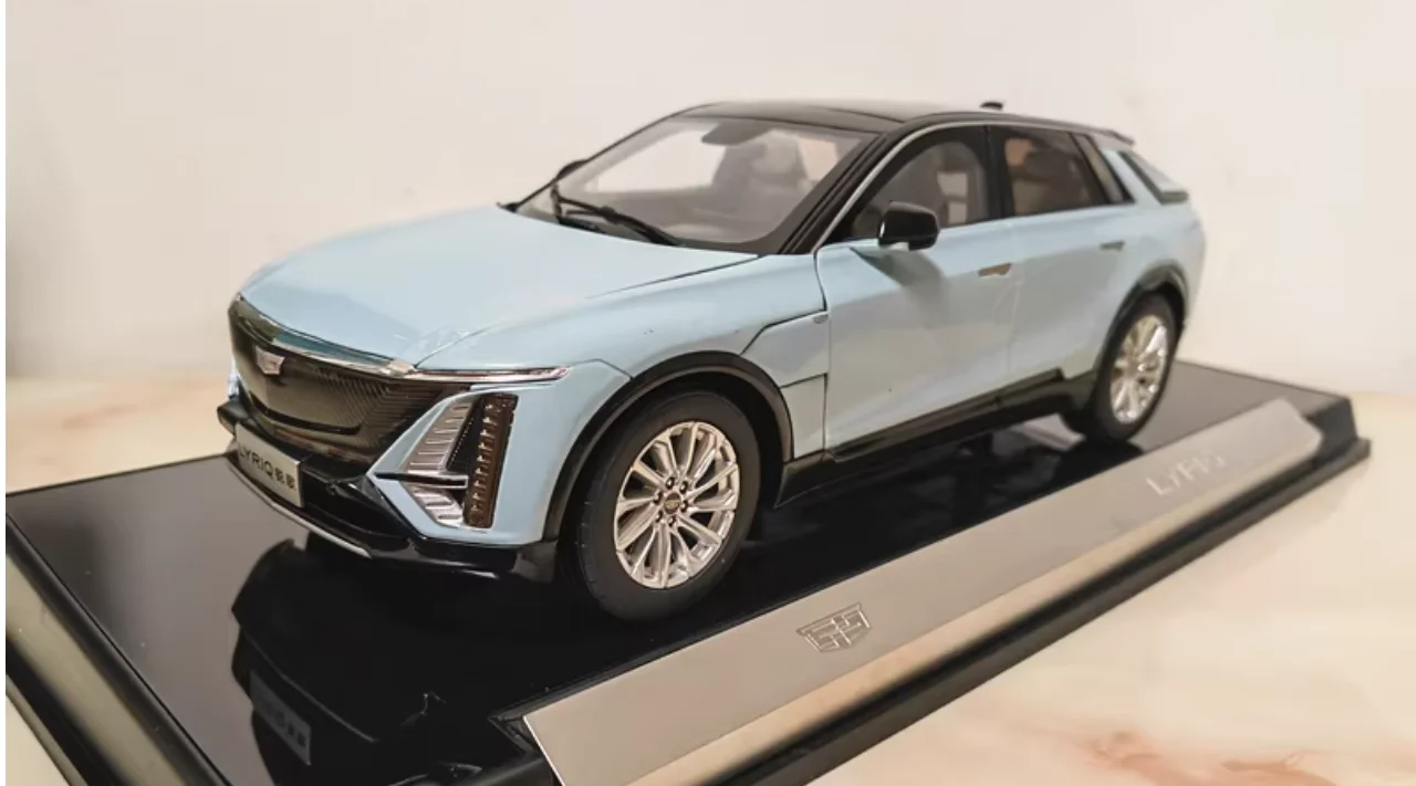 Original Cadillac Lyriq Ruige modèle de voiture Suv voiture électrique 1:18 alliage modèle de voiture cadeau en Stock