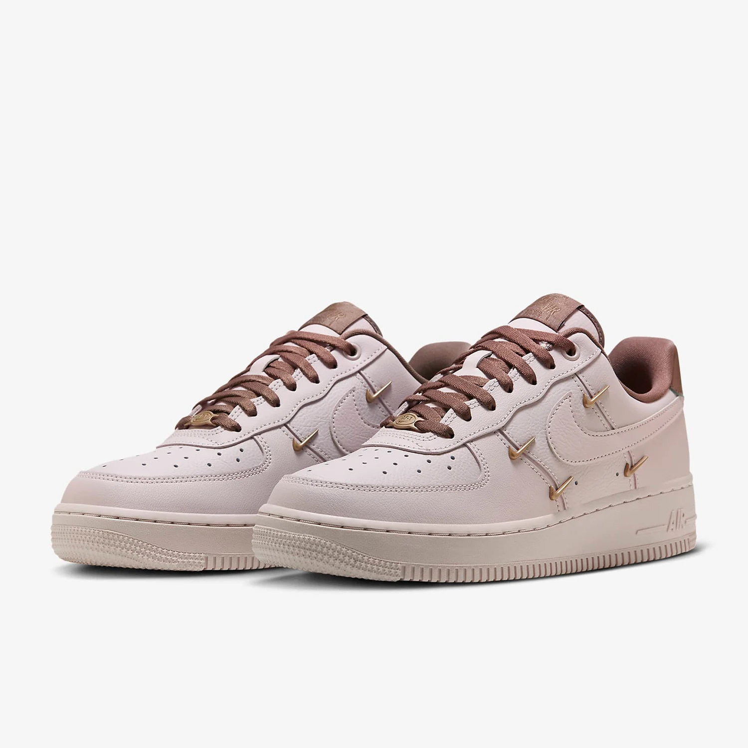 

Оригинальные женские кроссовки на платформе Nike Air Force 1 '07 LX HF0735-001