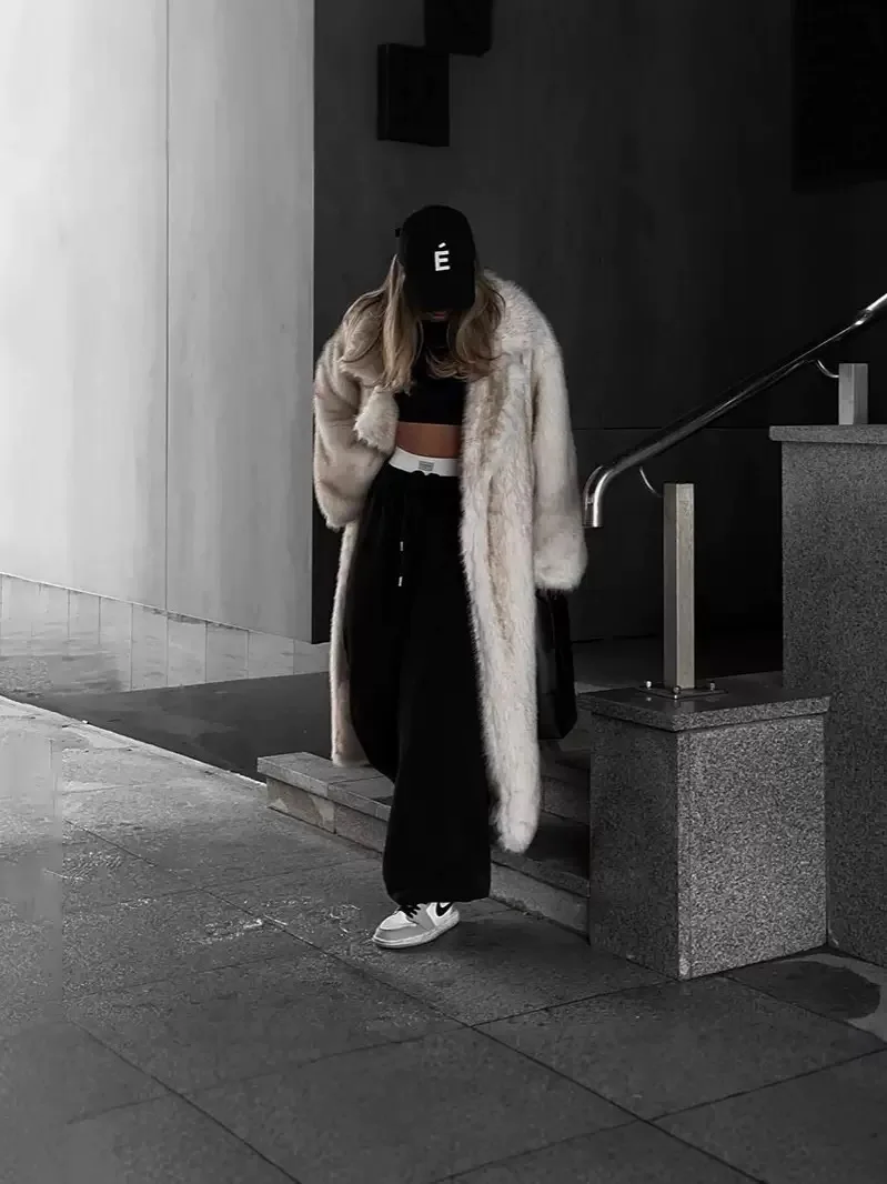 صديقة للبيئة طويلة السيدات معطف الفرو فو الخريف الشتاء جديد Sle محاكاة الشعر الاصطناعي مصممة التلبيب معطف ملابس خارجية