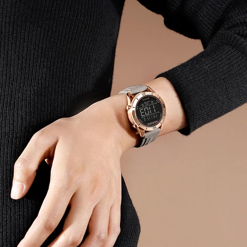 Imagen 2 del producto NAVIFORCE reloj electrónico clásico para mujer, calendario de tiempo ligero, pantalla, cronómetro, cuenta atrás, relojes de moda para mujer, manecillas luminosas