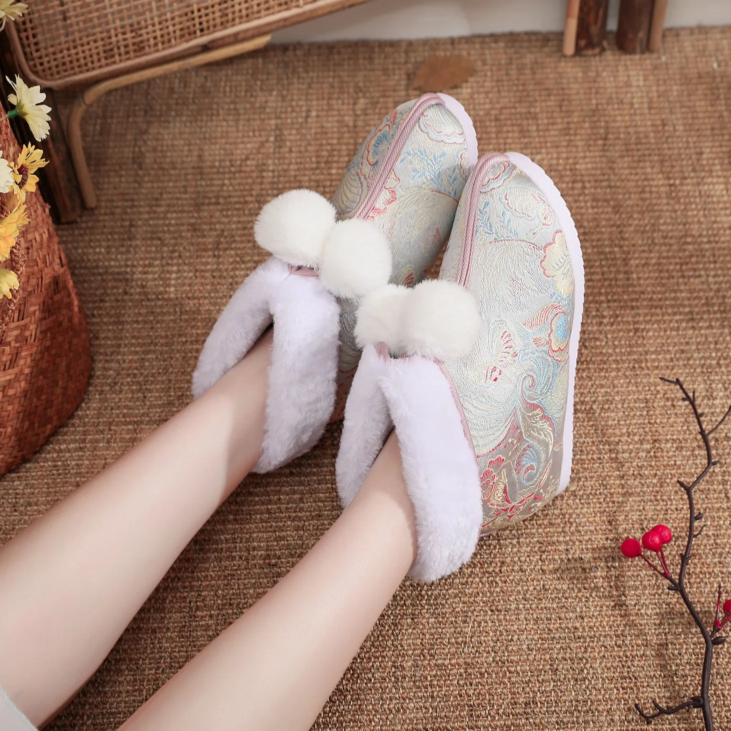 

2026 Ethnic Chinese Cloth Shoes Winter Women's Gray Floral Pattern Fur-Lined Slipper Boots Warm Casual Indoor Shoes Q-208