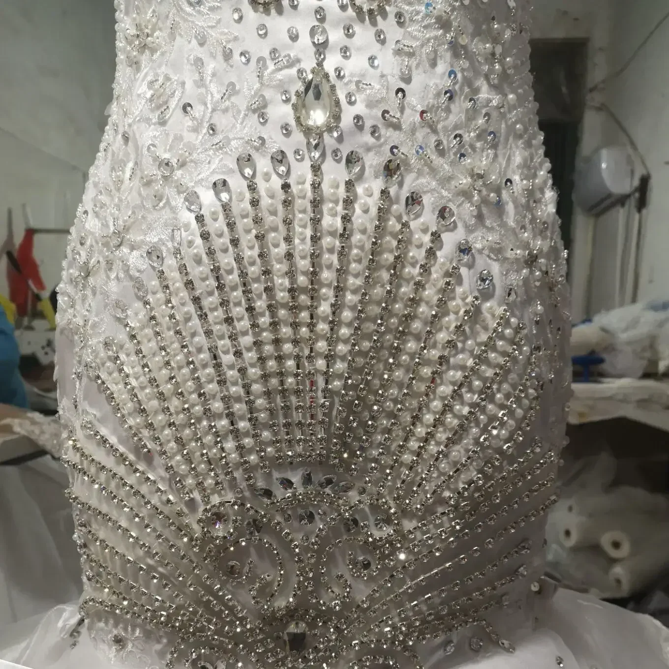 

Customized Luxury Arabic African Mermaid Wedding Dresses 2024 V Neck Backless Crystal Rhinestones Vestidos De Fiesta Bridal Gown