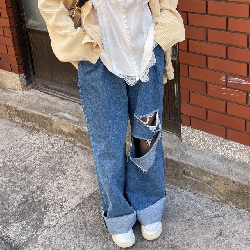 

Fashionable High Waist Blue Pink Hole Adjusting Buckle Jeans Casual Style Water Wash Cotton Denim Pants for Women Spring 2026