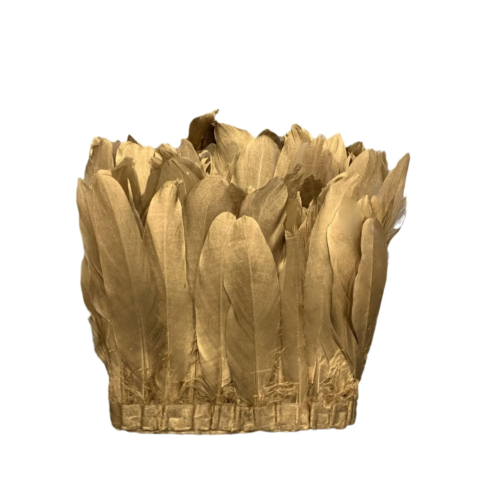 Aksesoris Pakaian Bulu Angsa Berujung Runcing Perak dengan Renda Emas di Tepi Kain Mengambang Besar untuk Pesta Pernikahan