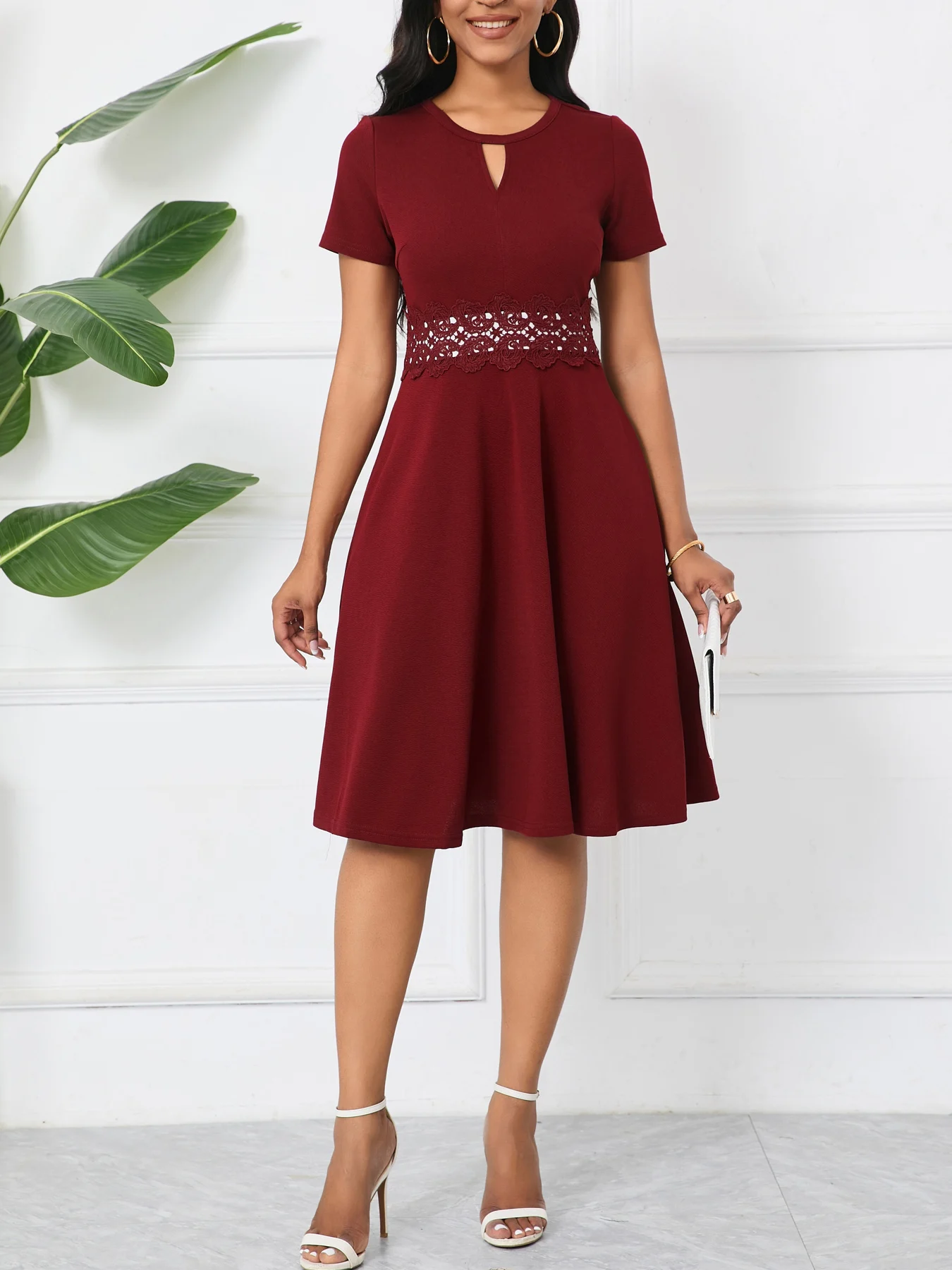 Elegantes Damen-Sommerkleid mit Rundhalsausschnitt, kurzen Ärmeln, Spitze, Taillenausschnitt, hoher Taille, elegant für Büro, Cocktailparty. – Detail 11