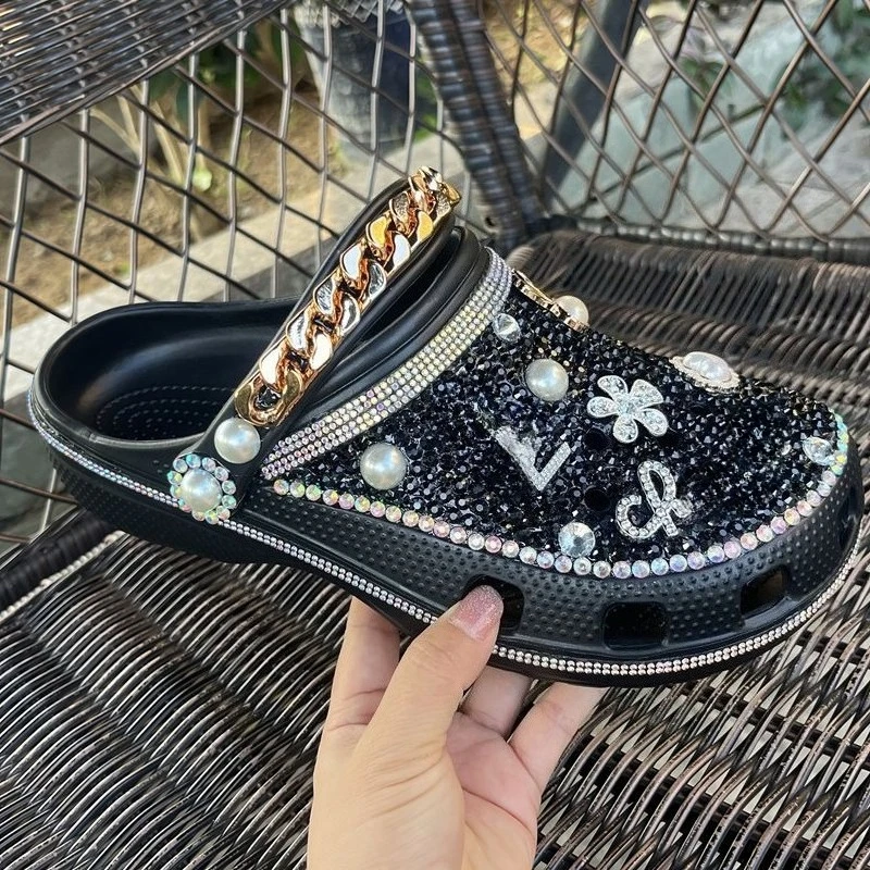 

New European and American tide brand simple Internet celebrity hole shoes handmade diamond French drag home sandals