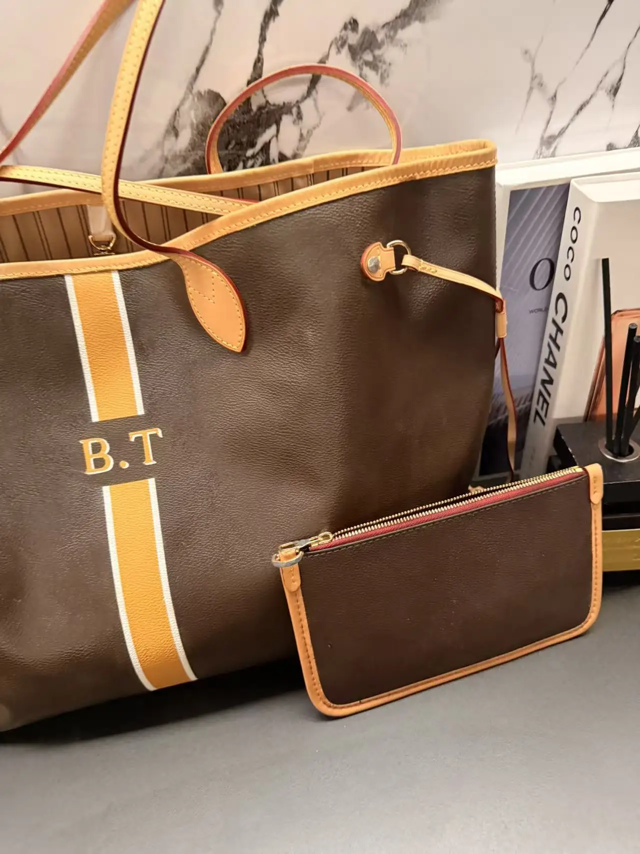 حقيبة يد فاخرة جديدة مع شعار قابل للتخصيص للأحرف الأولى للنساء حقائب كتف كروس نسائية أصلية مع حزام