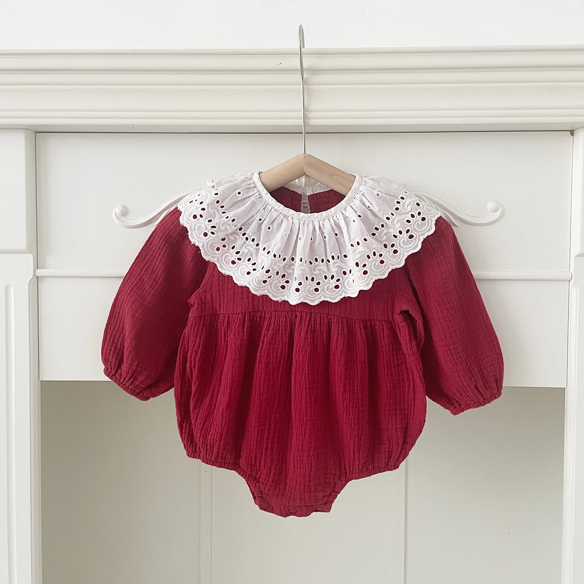 0-2 Years Old Baby Girls Jumpsuit Newborn Baby Cotton Red Long Sleeved Lace Collar Romper Autumn Baby Bodysuit