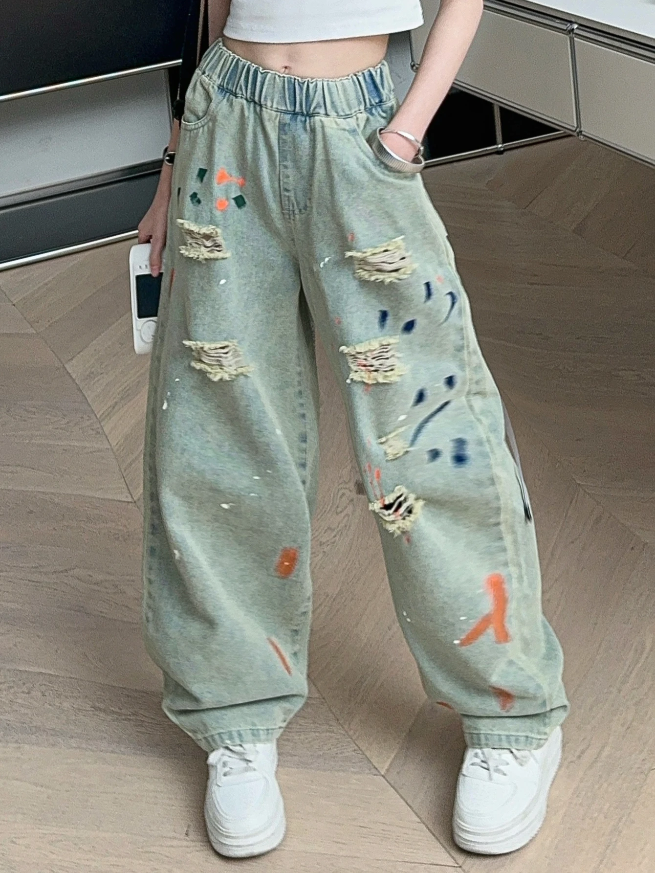 

Рваные джинсы ручной работы с граффити для девочек