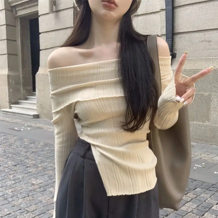 Pullover bahu terbuka wanita, atasan rajut lengan panjang gaya Korea leher potong ramping musim gugur untuk perempuan