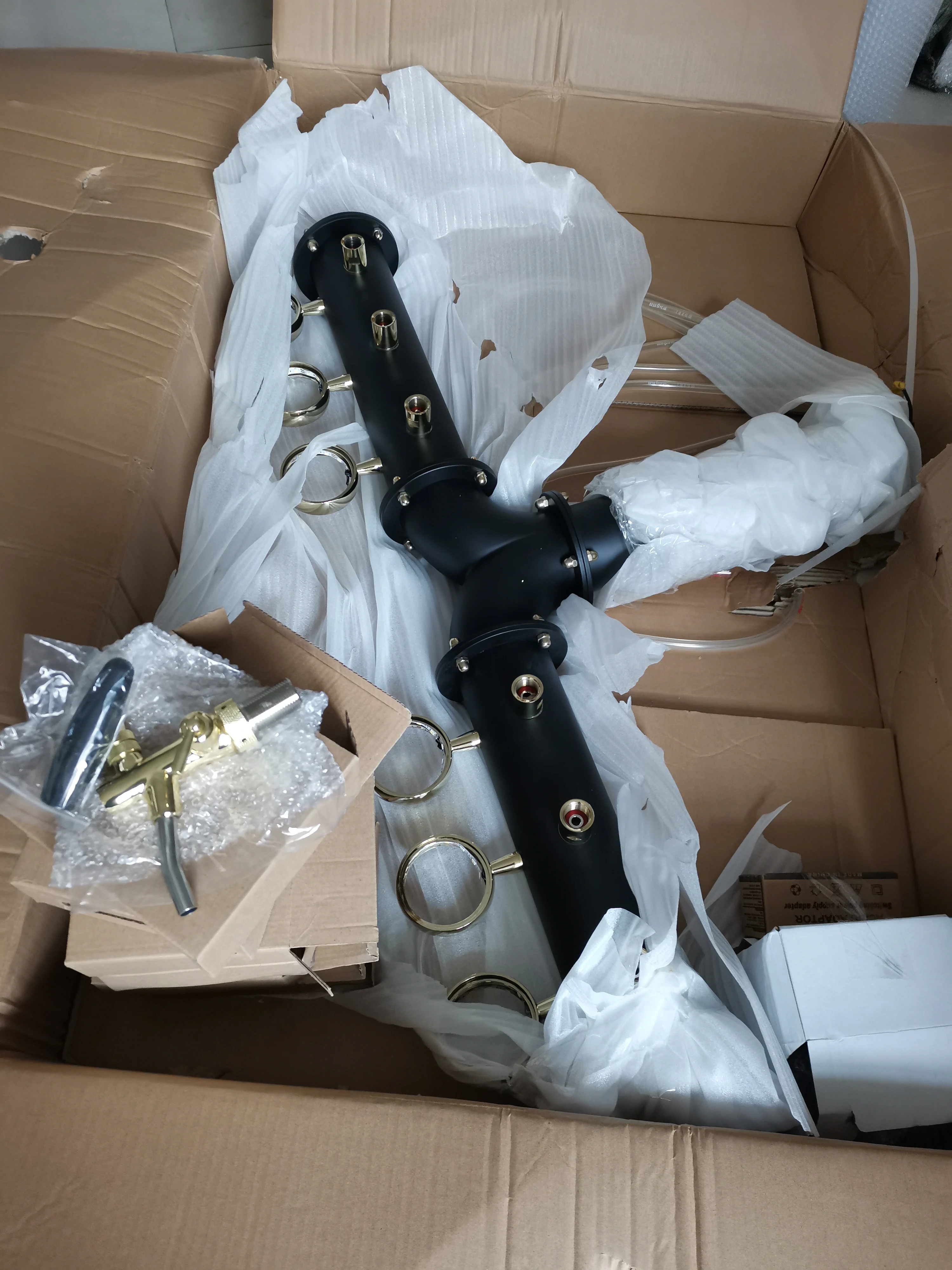 2025年トップセラー ファッション Y型 ブラックカラー ビールタワー、Yスタイル 6タップ バーパイプ