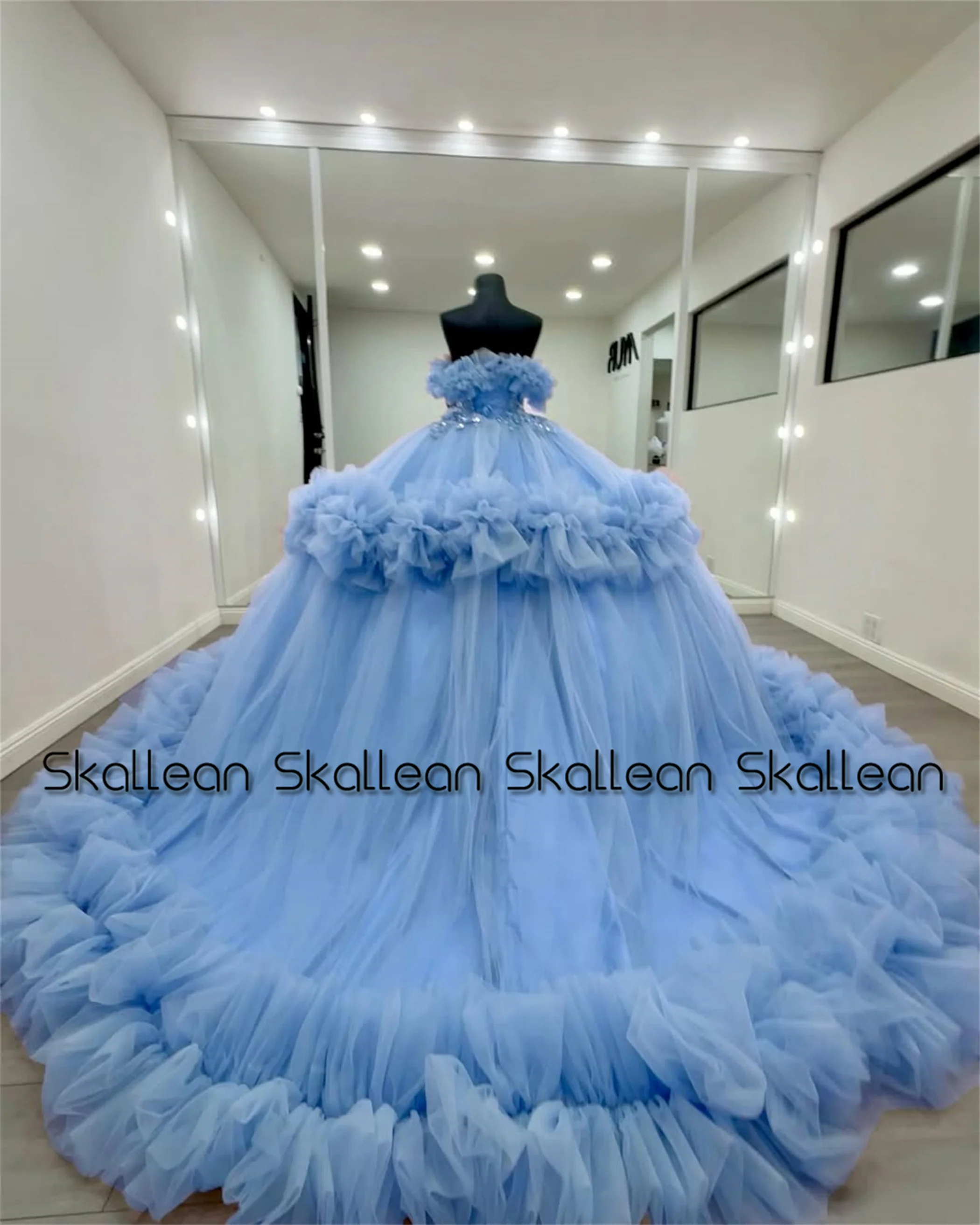 فساتين Quinceanera الساحرة من Skallean للفتيات مطرز بالخرز مكشكشة مكشوفة الكتف مطرزة بالترتر رداء Princesse Bleu Femm مخصص