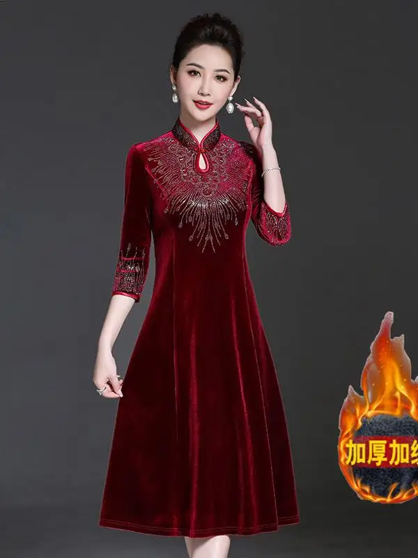 

2025 New Velvet Qipao Dr Mid-Length plus Size Mommy Wedding Gown High Luxury Embroidered Chinese Sle Women's Faion