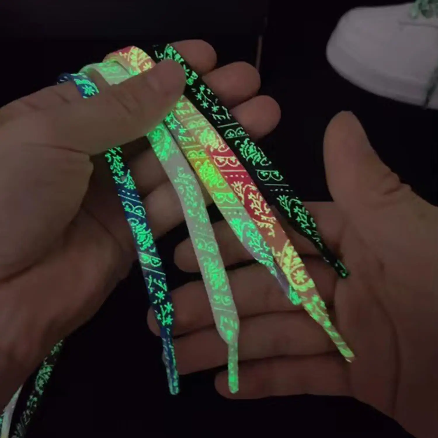 ดอกไม้มะม่วงหิมพานต์พิมพ์ Luminous Shoelaces สําหรับรองเท้าผ้าใบแบนรองเท้า Laces เรืองแสงเรืองแสง Running Boot เชือกผูกรองเท้า Cool Shoestrings