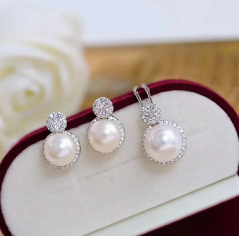Charming Set Of 18