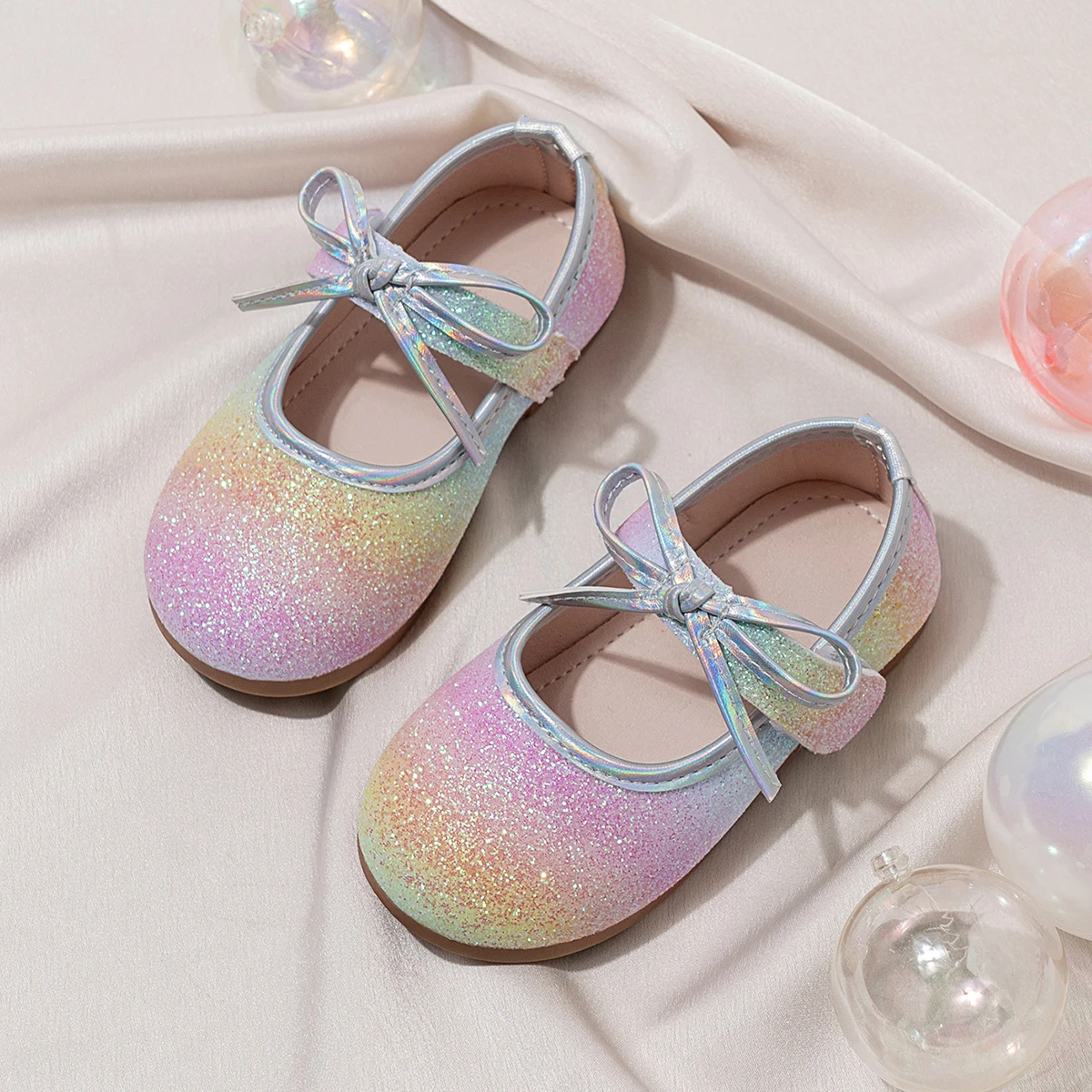 

Girls Princess Shoes with Bow Detail 2025New Autumn Toddler Sparkly Party Flats Gradient Color Soft Sole Chic School Dance Shoes