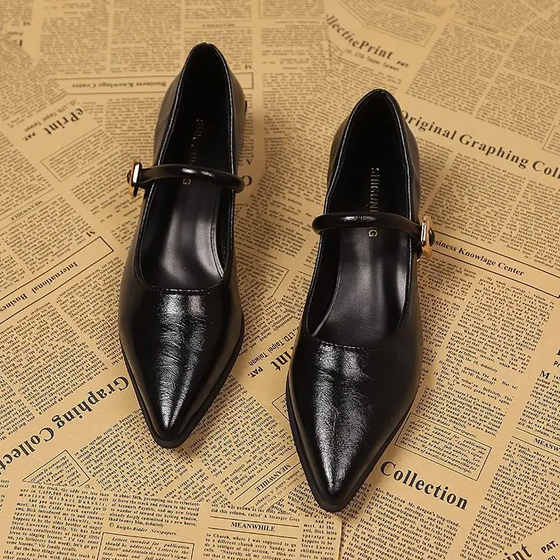 Hot summer new Lightweight women's sandals shoes shoes cross outdoor beach sandals soft bottom lightweight shoes Very good