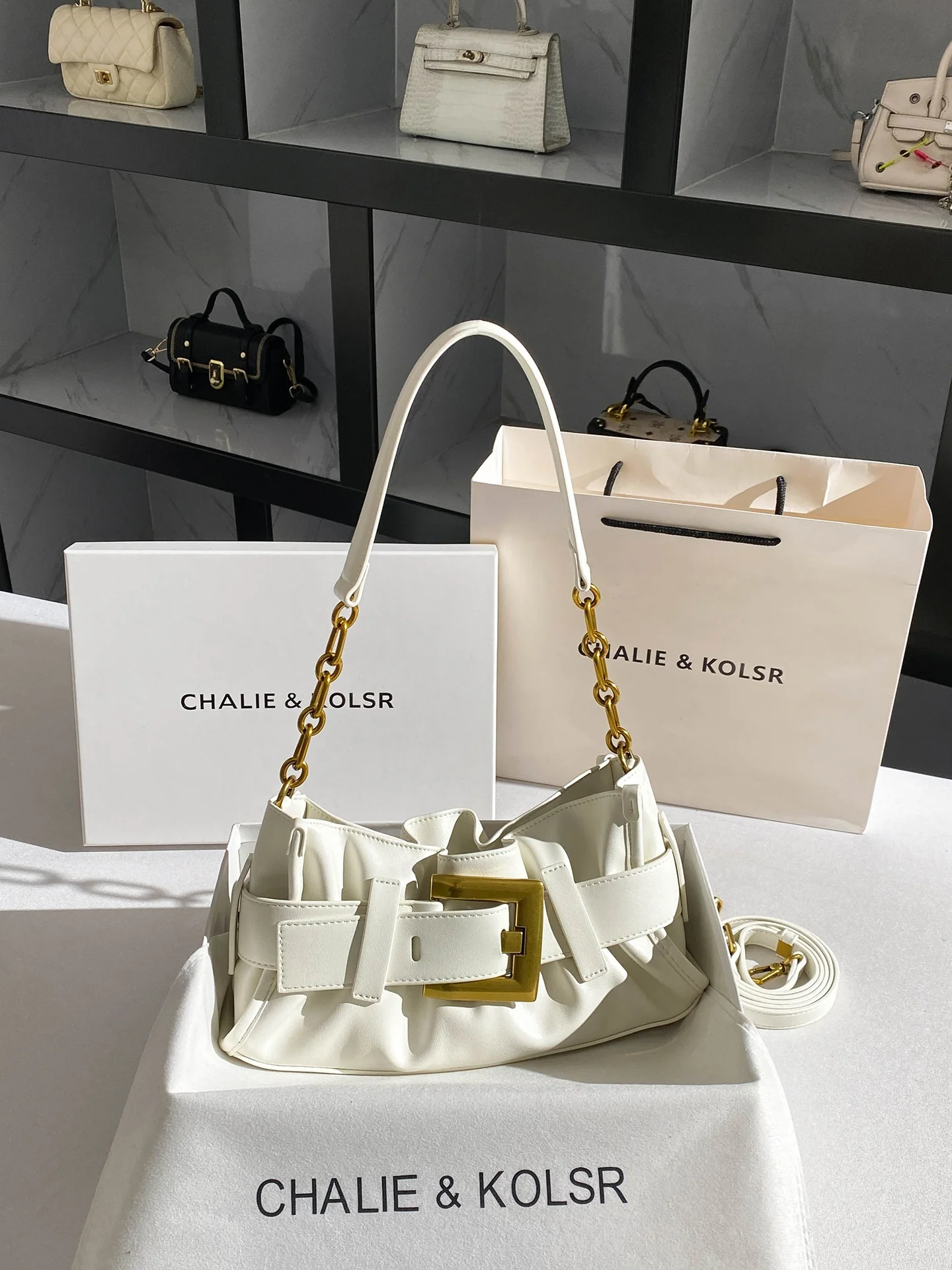 borsa-a-spalla-chalie-kolser-cloud-folded-nuova-collezione-primavera-estate-2026-borsa-a-mezzaluna-in-morbida-pelle-casual-ed-elegante