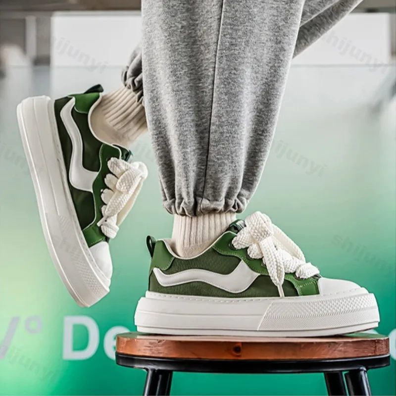 

2025 Spring Men's Low Top Flat Shoes Thick Soled Fashion Trend Sports Casual Shoes Comfortable Non slip Lace-up Chunky sneakers