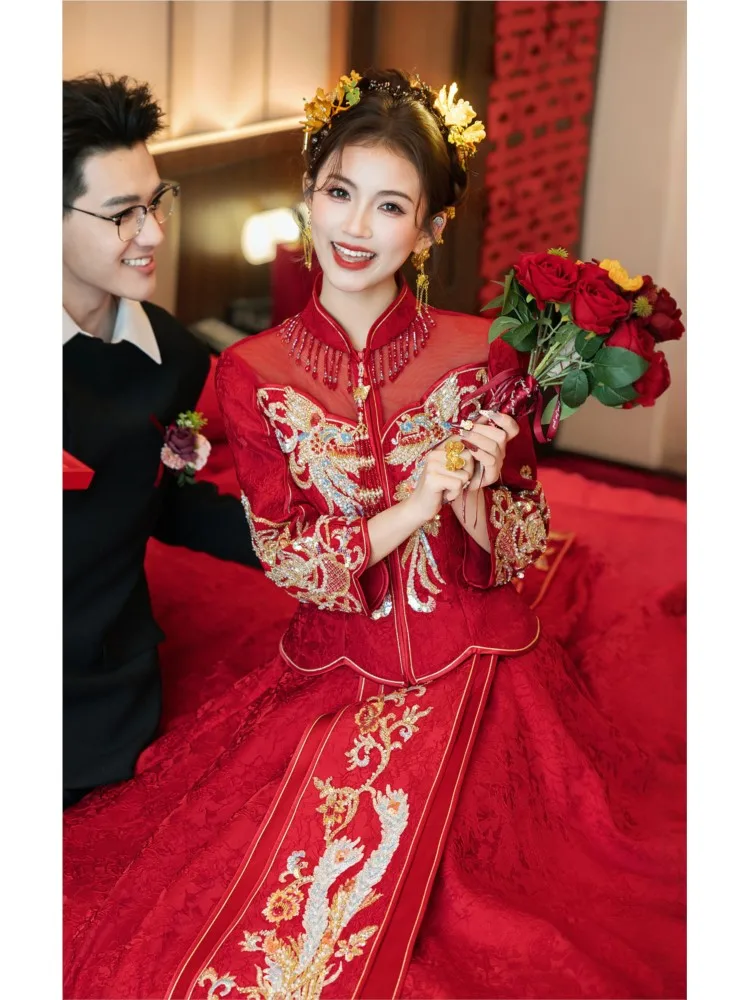 The new style of bride's wedding is a Chinese-style with young children