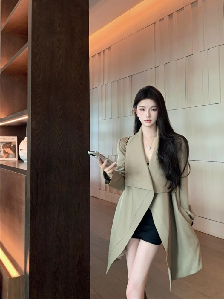 الكورية نمط المرأة خندق معطف 2025 الخريف موضة جديدة وشاح الخصر ربط سترة واقية قصيرة أنيقة فضفاضة صورة ظلية الكاكي سترة #2